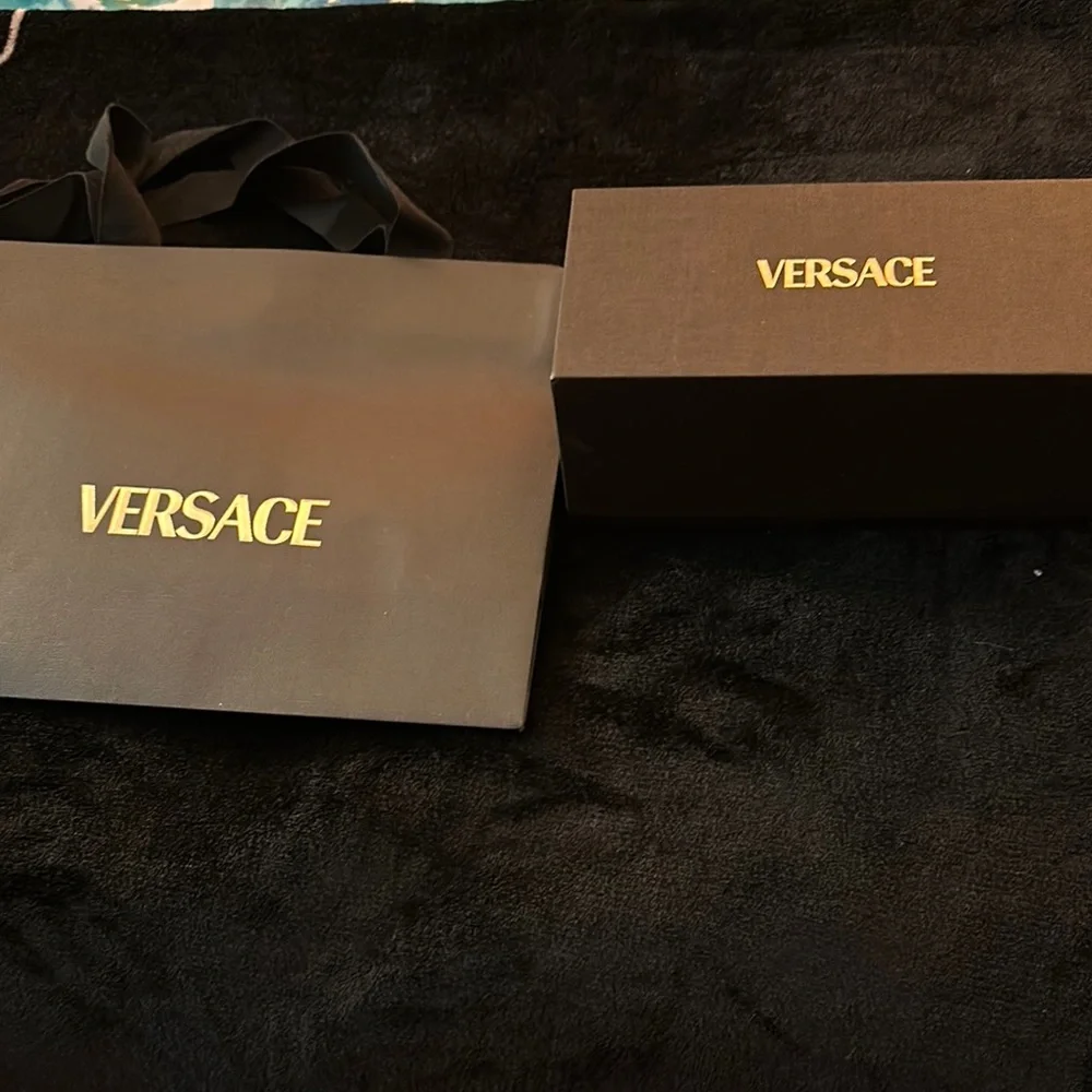 Versace Luxury Black Box with Gold Logo - Picture 3 of 3